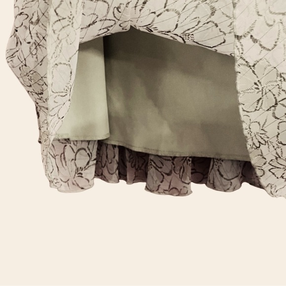 2/30 Women's WRAPPER Asymmetrical skirt with gold accent throughout  Size XL - Picture 6 of 8